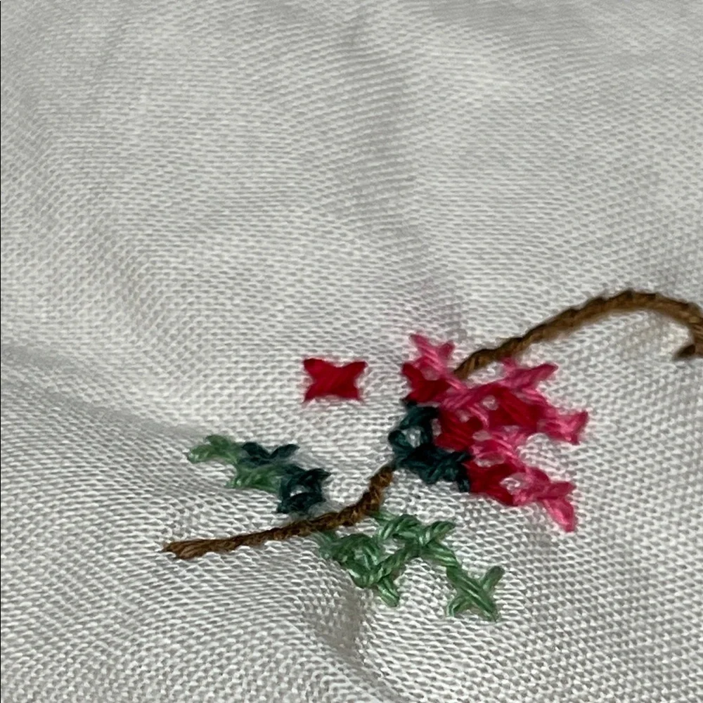 Vintage Italian Embroidered Tablecloth with 6 Matching Floral Napkins